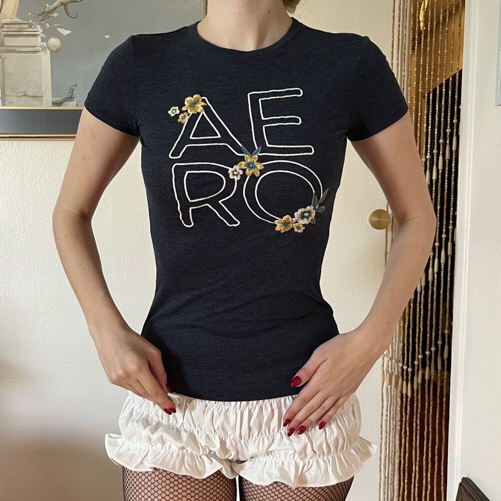 Aeropostale Classic Crew T-Shirt Size XS Blue Embroidered Floral Details Y2K